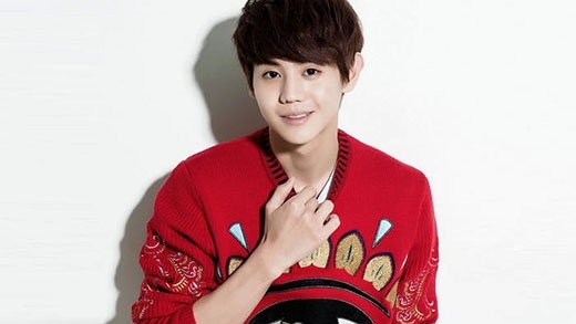 Những mĩ nam Kpop mặt 'baby' nhưng vóc dáng thì chuẩn men miễn chê