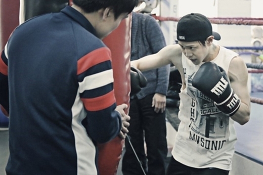 Những mĩ nam Kpop mặt 'baby' nhưng vóc dáng thì chuẩn men miễn chê