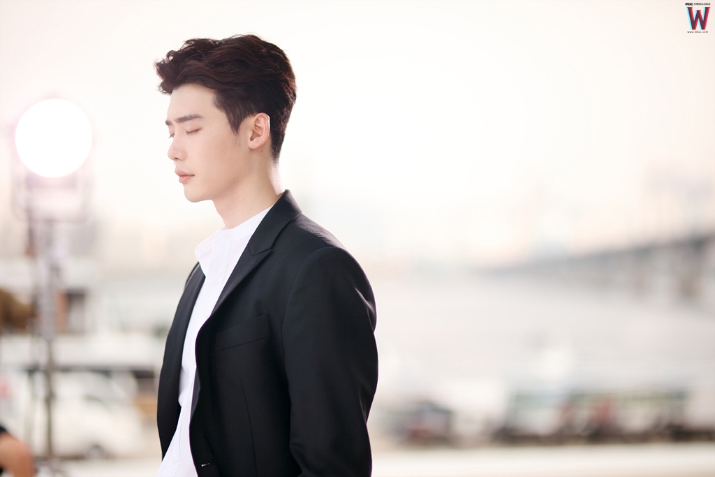 Những siêu năng lực của Lee Jong Suk qua các bộ phim