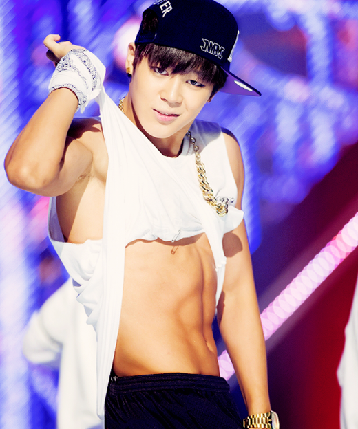 Những mĩ nam Kpop mặt 'baby' nhưng vóc dáng thì chuẩn men miễn chê