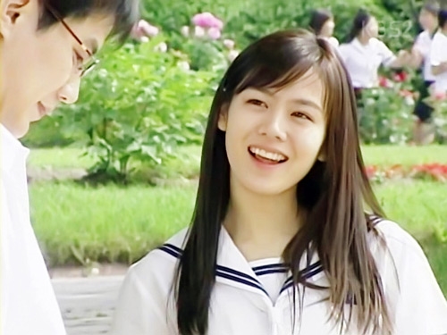 Kim Yoo Jung hóa thân thành loạt 'tình đầu quốc dân' của Hàn Quốc