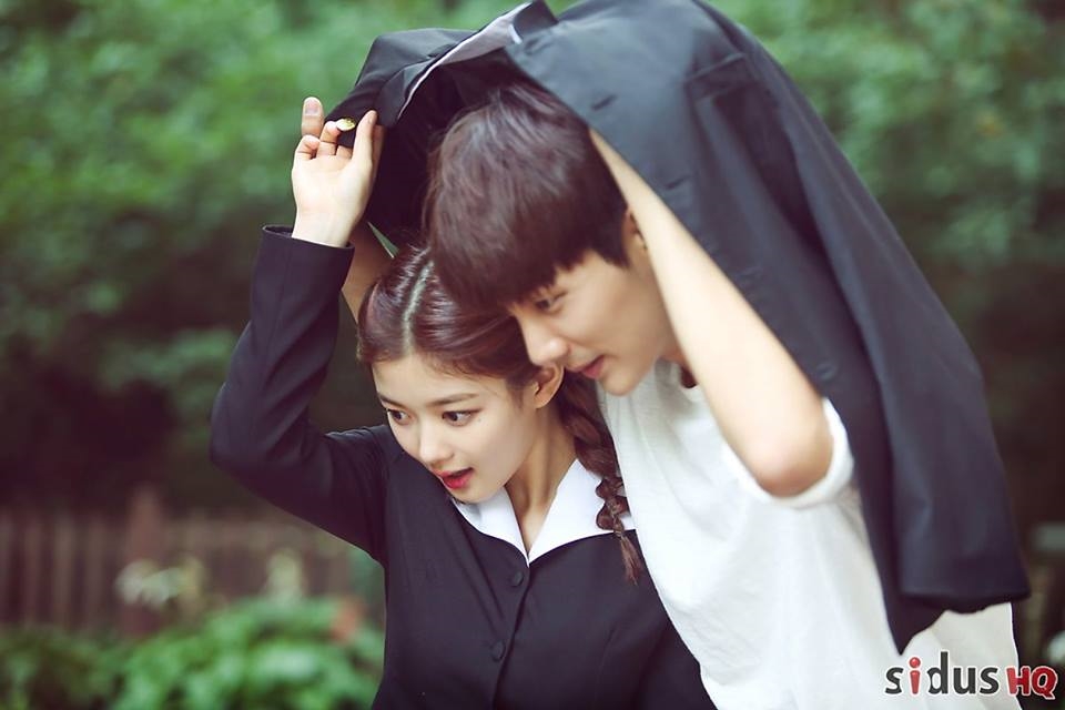 Kim Yoo Jung hóa thân thành loạt 'tình đầu quốc dân' của Hàn Quốc