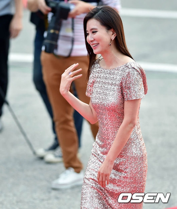 Sao Hàn hội tụ thảm đỏ Korea Drama Awards: Honey Lee đẹp xuất sắc