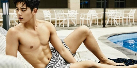 Những mĩ nam Kpop mặt 'baby' nhưng vóc dáng thì chuẩn men miễn chê