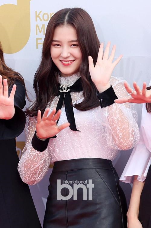 Sao Hàn hội tụ thảm đỏ Korea Drama Awards: Honey Lee đẹp xuất sắc