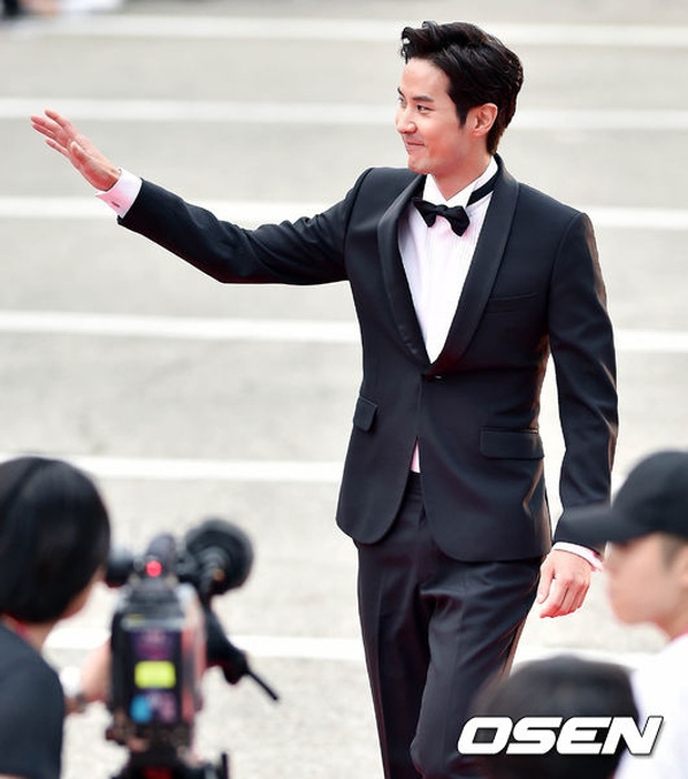 Sao Hàn hội tụ thảm đỏ Korea Drama Awards: Honey Lee đẹp xuất sắc