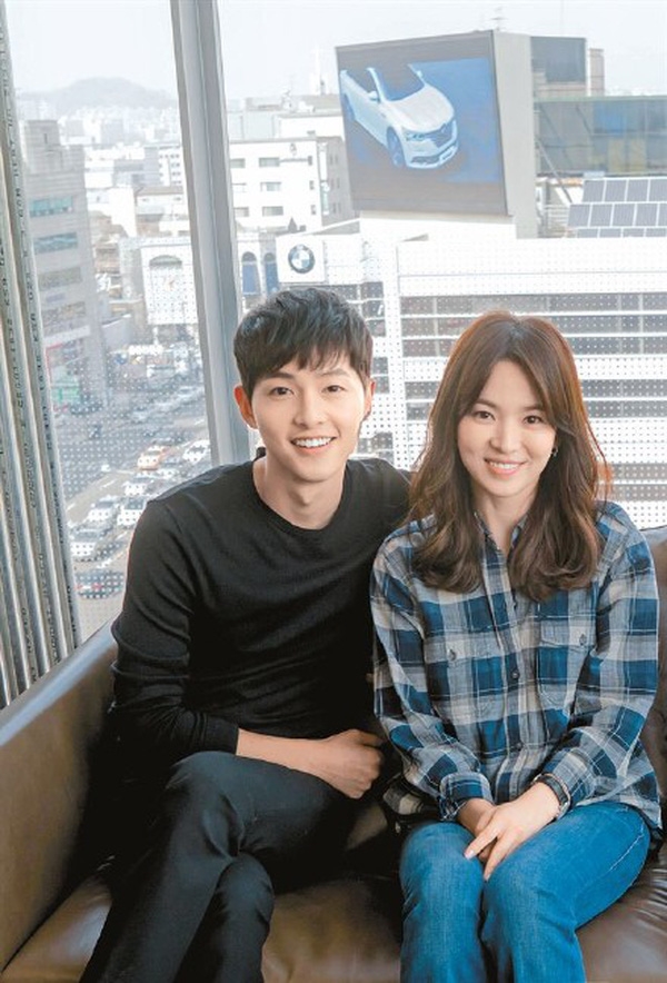Song Joong Ki vắng mặt trong đám cưới của bạn thân là có lí do