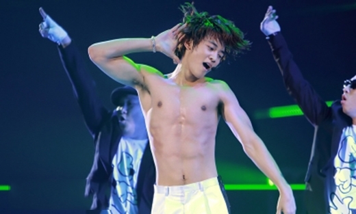 Những mĩ nam Kpop mặt 'baby' nhưng vóc dáng thì chuẩn men miễn chê