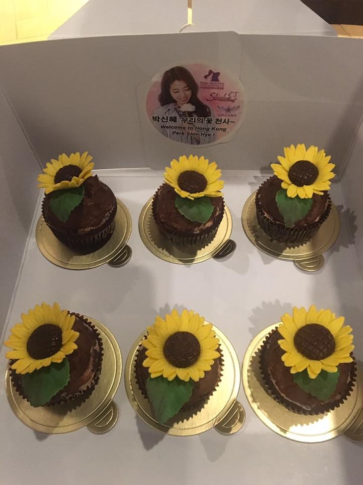 Fanmeeting mới biết độ nổi tiếng của Park Shin Hye khủng thế nào