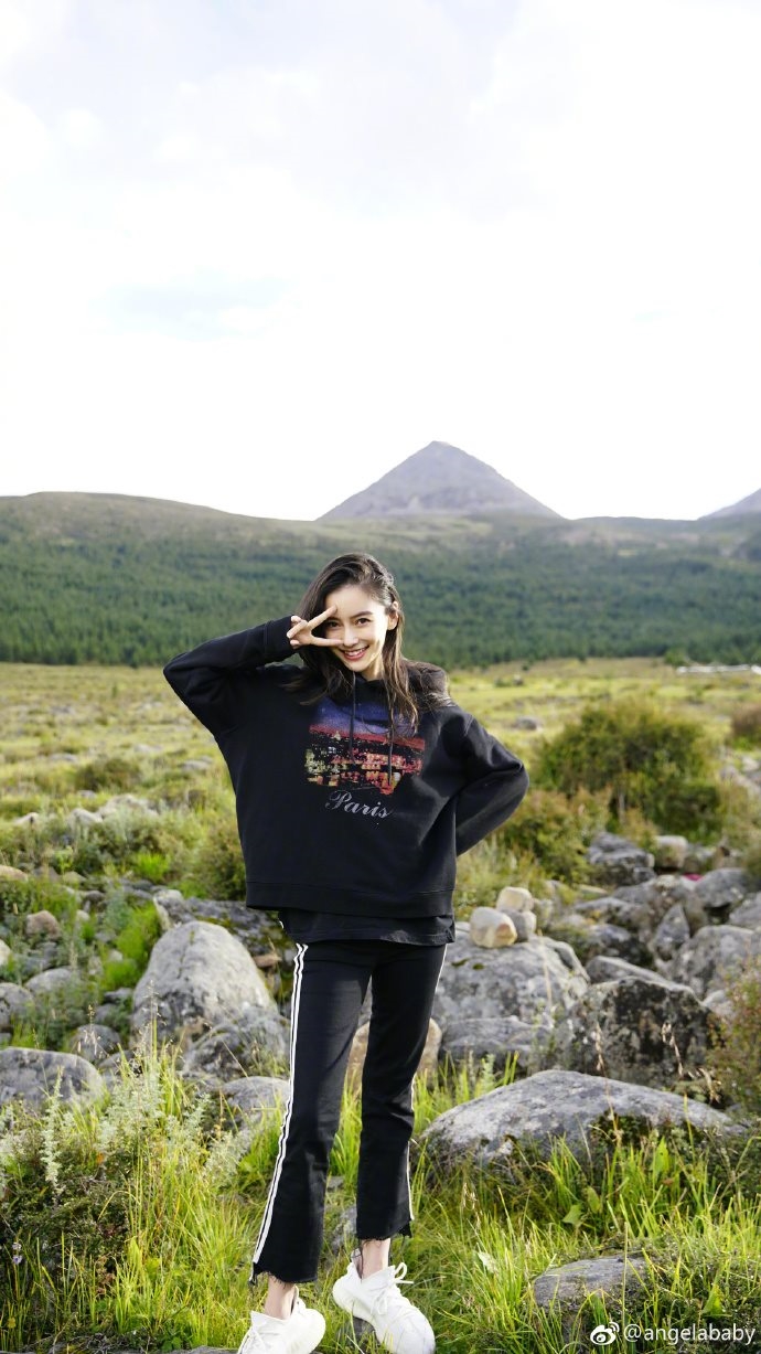 AngelaBaby lại gây sốc vì chi li từng đồng dù sở hữu tài sản khủng