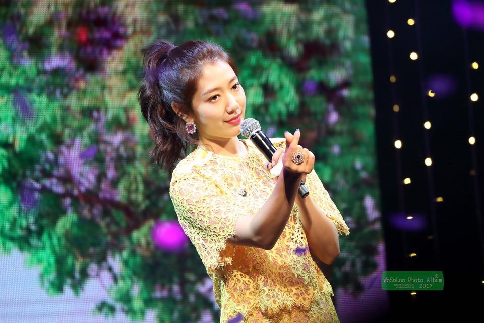 Fanmeeting mới biết độ nổi tiếng của Park Shin Hye khủng thế nào
