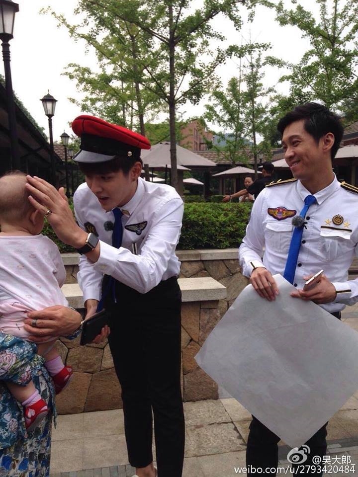 Ngô Diệc Phàm - thanh niên 'cuồng' con nít hàng đầu