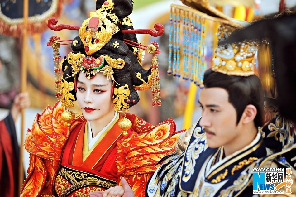 Vẻ uy quyền của mỹ nhân khi vào vai vương - hậu trên màn ảnh