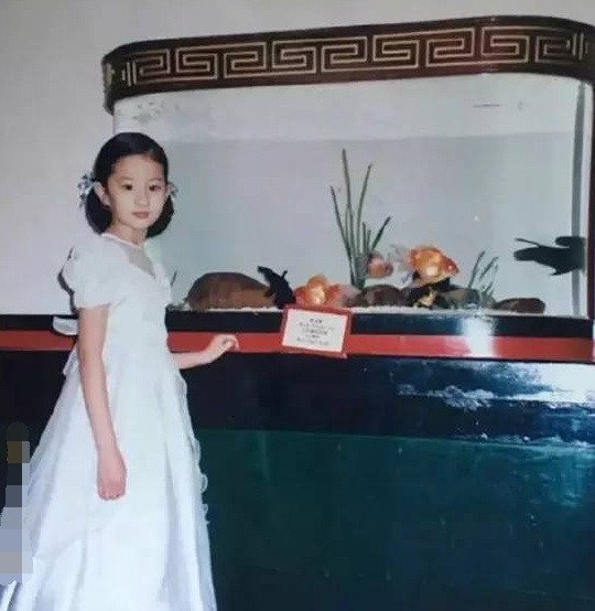 Lưu Diệc Phi đã là 'thần tiên tỷ tỷ' hút hồn từ thời bé xíu ở Mỹ