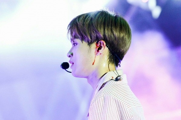 Những tai nạn sân khấu khiến cả idol và thần tượng sợ hãi