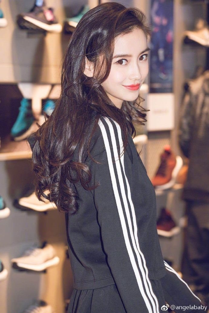 AngelaBaby lại gây sốc vì chi li từng đồng dù sở hữu tài sản khủng