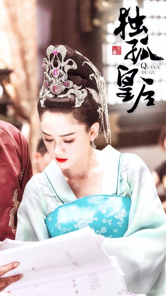 Vẻ uy quyền của mỹ nhân khi vào vai vương - hậu trên màn ảnh