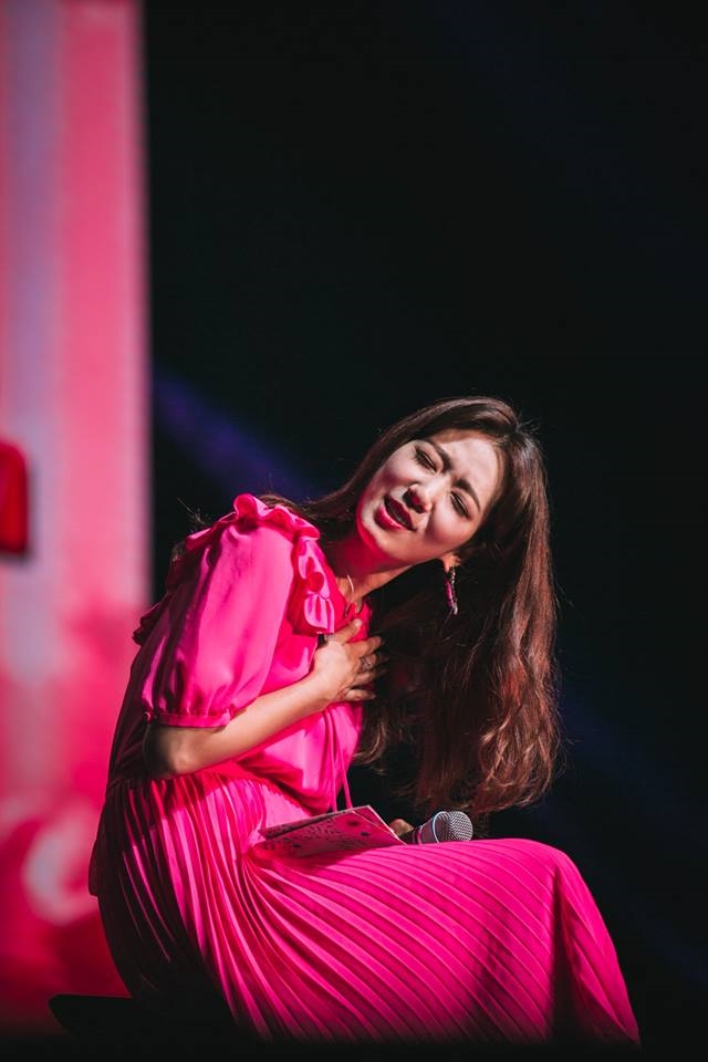 Fanmeeting mới biết độ nổi tiếng của Park Shin Hye khủng thế nào