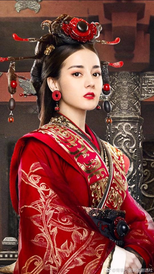 Vẻ uy quyền của mỹ nhân khi vào vai vương - hậu trên màn ảnh