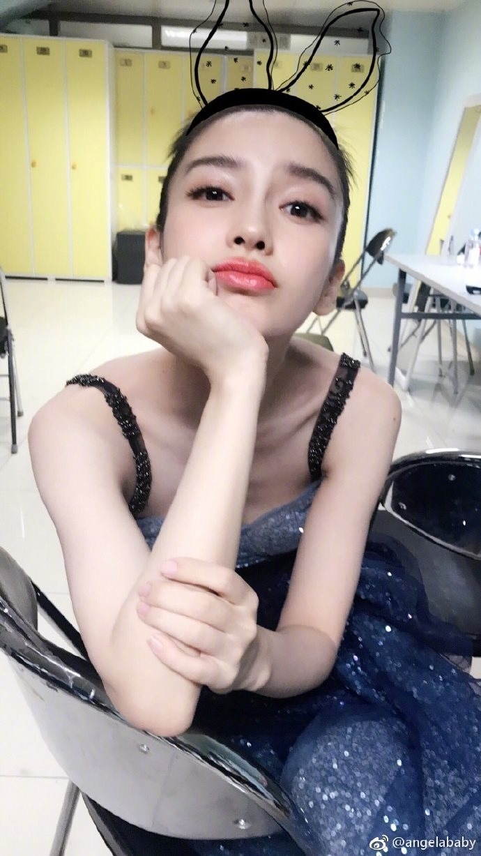 AngelaBaby lại gây sốc vì chi li từng đồng dù sở hữu tài sản khủng