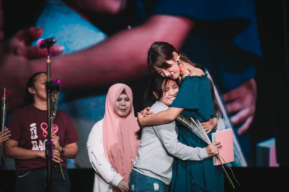 Fanmeeting mới biết độ nổi tiếng của Park Shin Hye khủng thế nào