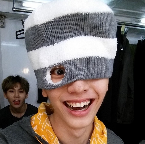 Loạt ảnh lầy lội đến xấu hổ của những em út các nhóm nhạc Kpop