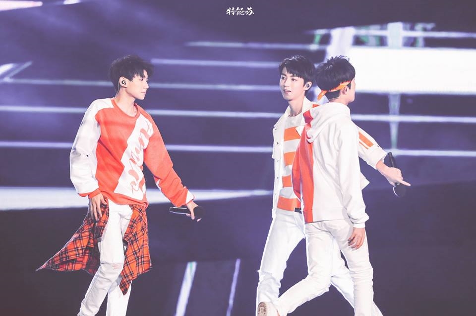 3 cậu bé TFBoys biểu diễn bên nhau đêm Trung thu gây sốt