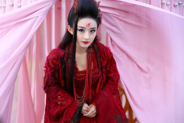 Khi mỹ nhân Hoa ngữ trang điểm đậm thì gương mặt sẽ biến đổi ra sao?
