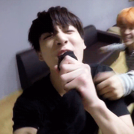 Loạt ảnh lầy lội đến xấu hổ của những em út các nhóm nhạc Kpop