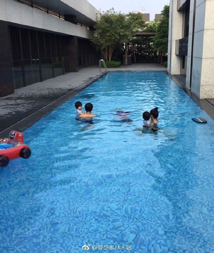 Lâm Chí Dĩnh gây bão vì ảnh Trung thu 'độc nhất vô nhị'