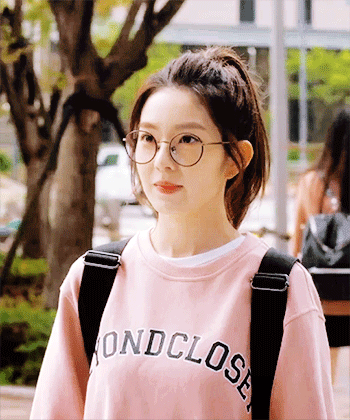 Bất ngờ trước lý do chị cả Red Velvet - Irene hay diện kính 'mọt sách'