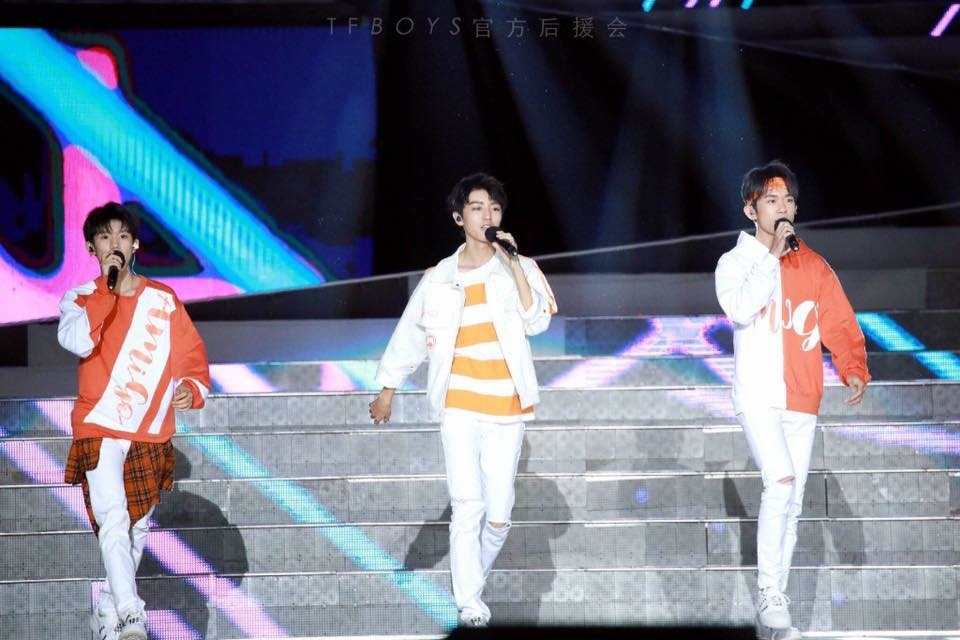 3 cậu bé TFBoys biểu diễn bên nhau đêm Trung thu gây sốt