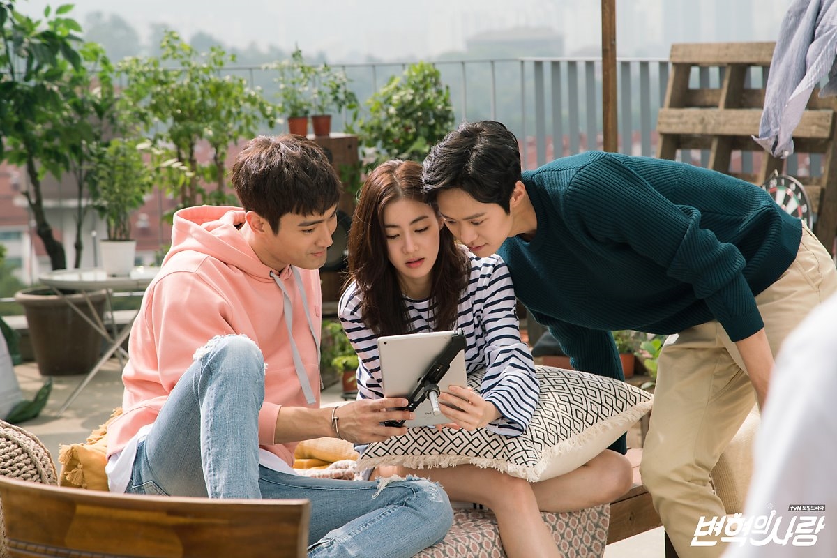 'Revolutionary Love' tung bộ poster nhân vật lung linh bắt mắt
