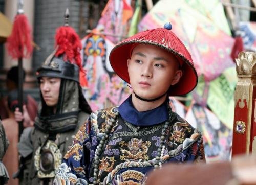 Hóa thân thành thái giám cũng không 'dìm' nổi nét điển trai của mỹ nam