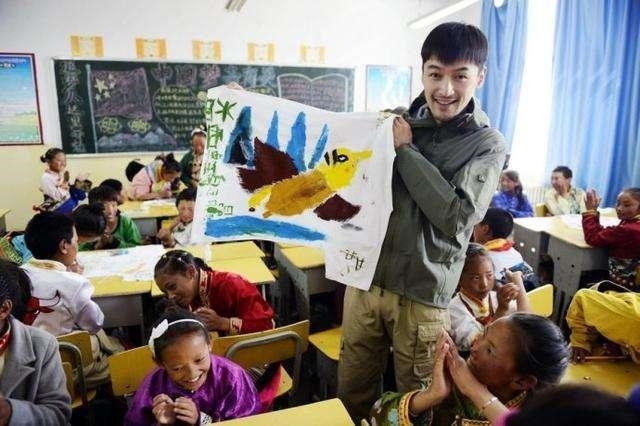 Ít người biết Hồ Ca đã từng được 1 cô gái hy sinh tính mạng để cứu anh