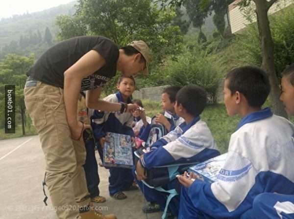 Ít người biết Hồ Ca đã từng được 1 cô gái hy sinh tính mạng để cứu anh