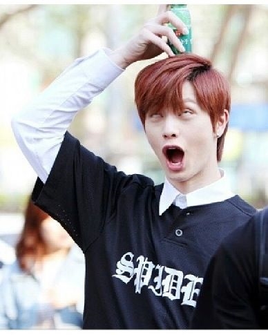 Loạt ảnh lầy lội đến xấu hổ của những em út các nhóm nhạc Kpop