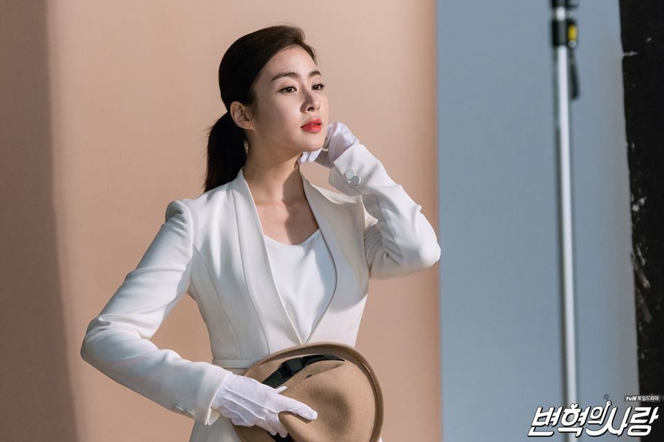 'Revolutionary Love' tung bộ poster nhân vật lung linh bắt mắt
