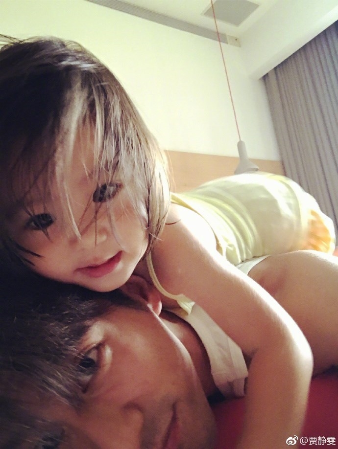 Con gái Bubu của Giả Tịnh Văn lại đốn tim fan nhờ khả năng 'diễn' xuất