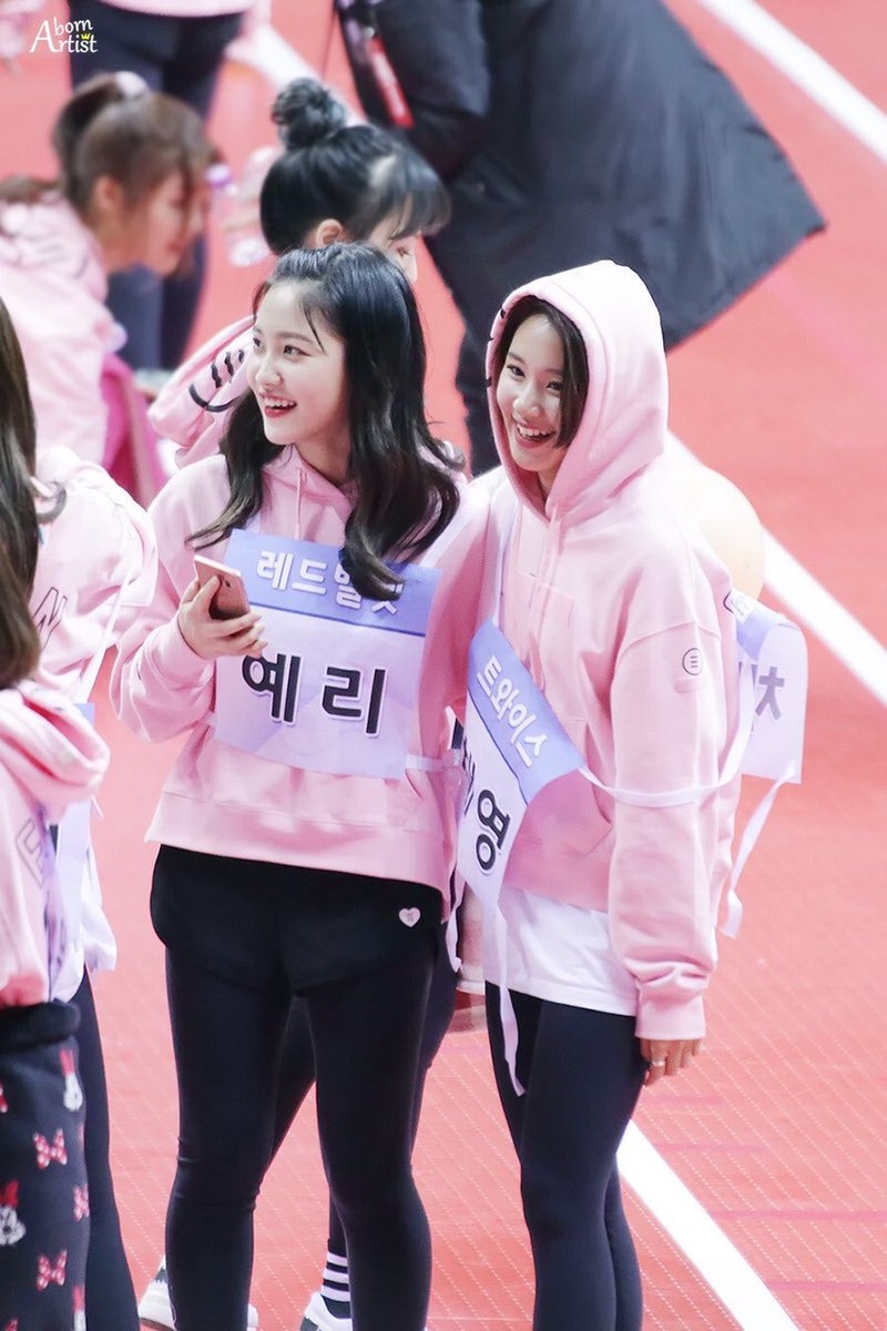 Hội bạn thân toàn siêu sao của “thánh ngoại giao” Yeri (Red Velvet)