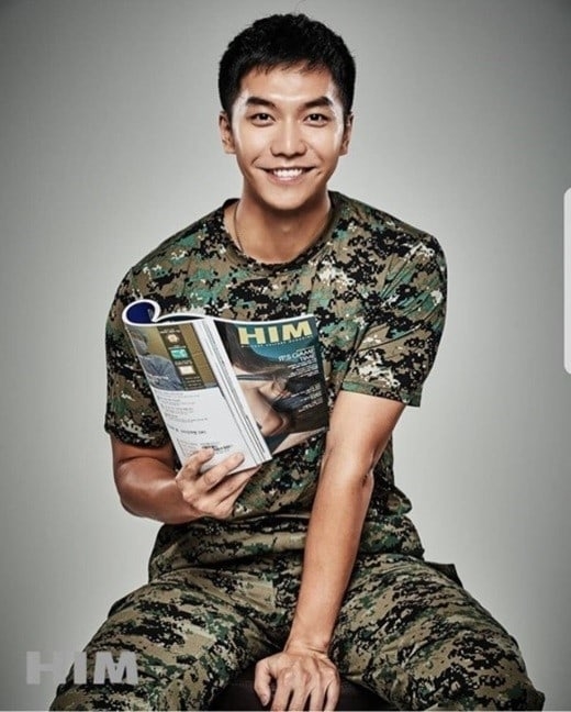Lee Seung Gi xuất hiện trên tạp chí quân sự