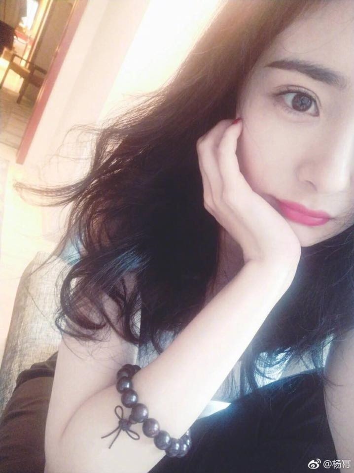“Gái một con” Dương Mịch cứ mỗi lần xuất hiện là lại đẹp rực rỡ