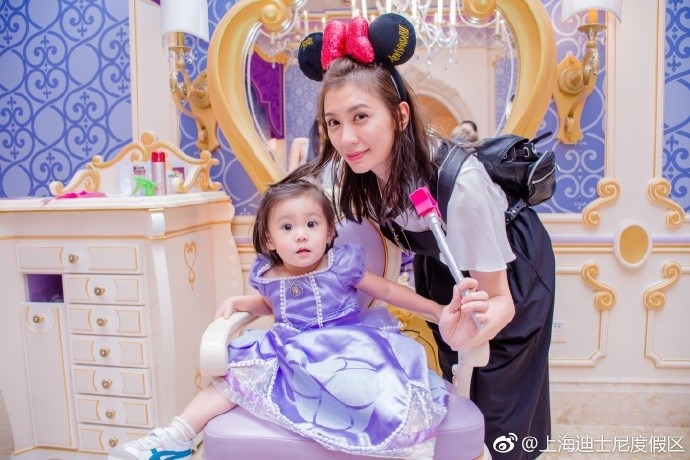 Con gái Bubu của Giả Tịnh Văn lại đốn tim fan nhờ khả năng 'diễn' xuất