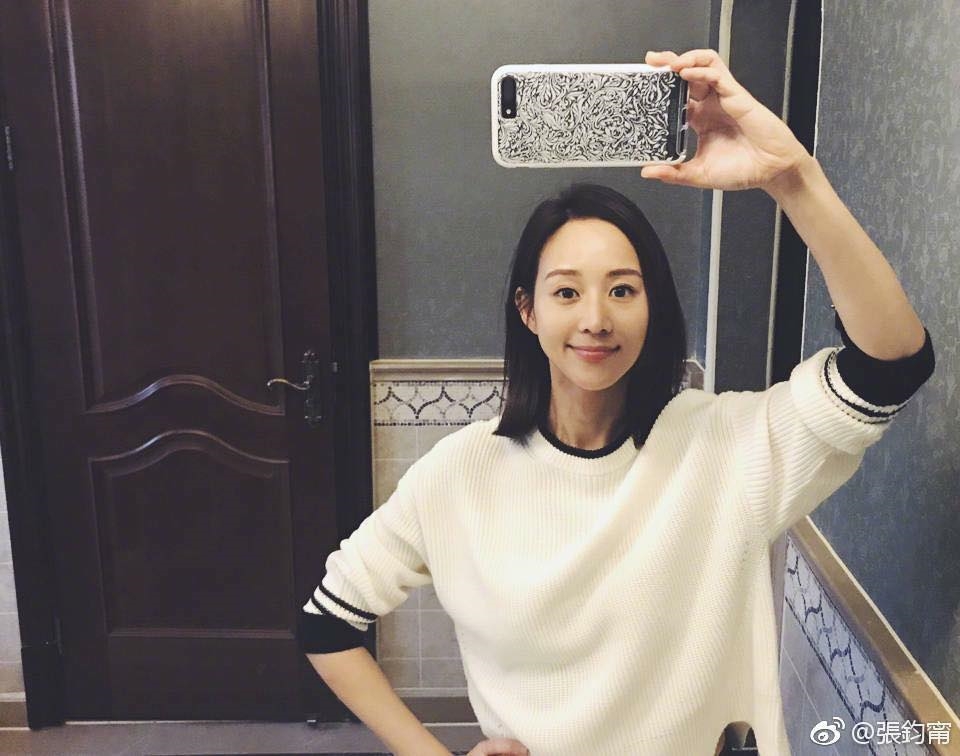 Những chiếc ốp lưng điện thoại mà sao Hoa Ngữ sử dụng