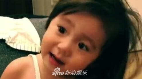 Con gái Bubu của Giả Tịnh Văn lại đốn tim fan nhờ khả năng 'diễn' xuất
