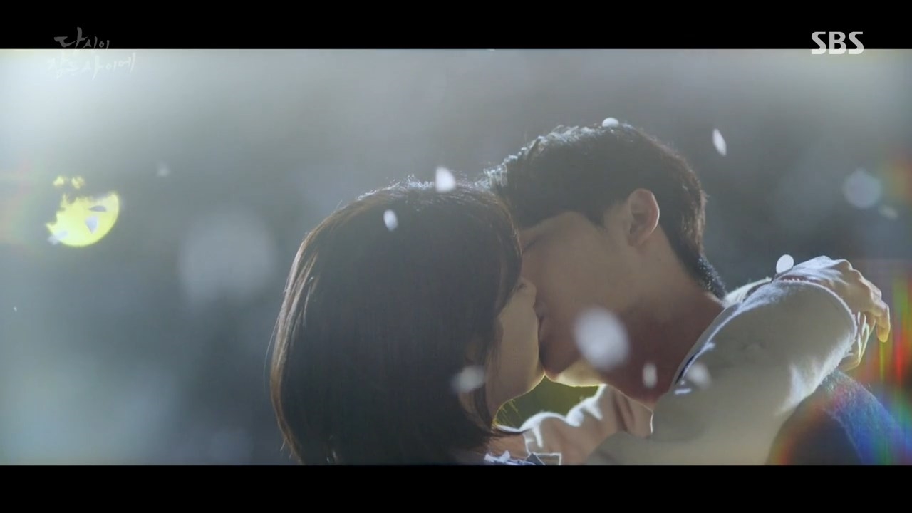 While You Were Sleeping vươn lên dẫn đầu rating sau 2 tuần lên sóng