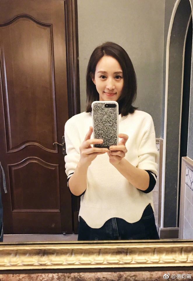 Những chiếc ốp lưng điện thoại mà sao Hoa Ngữ sử dụng