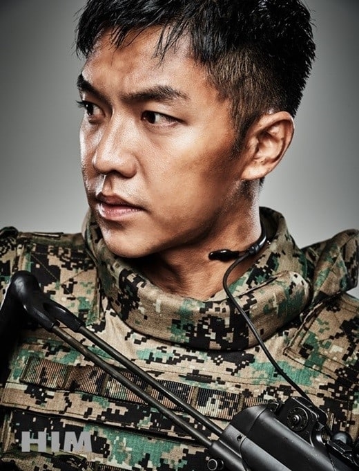 Lee Seung Gi xuất hiện trên tạp chí quân sự