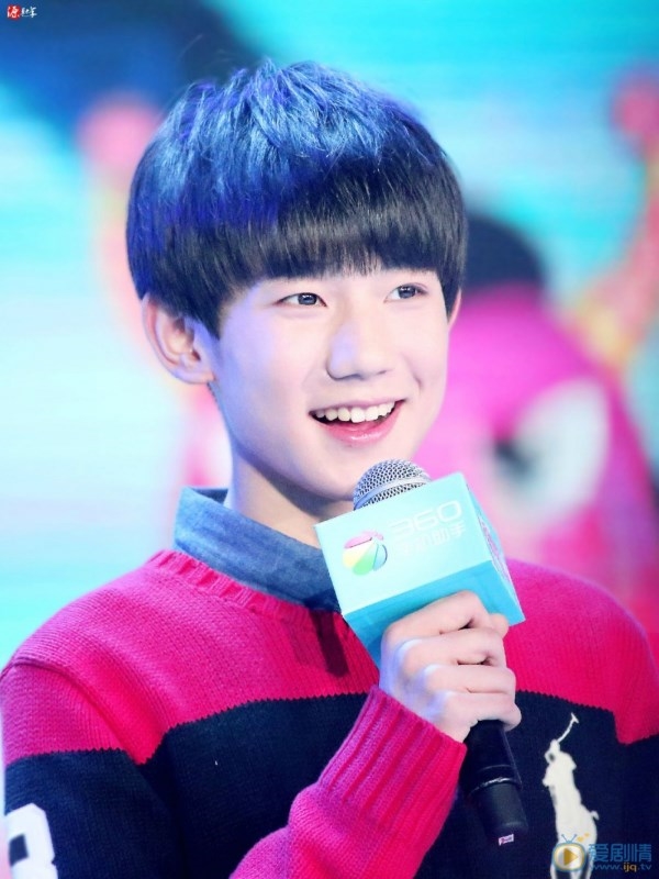 Vương Nguyên (TFBoys) gây sốt vì bản sao giống mình như đúc