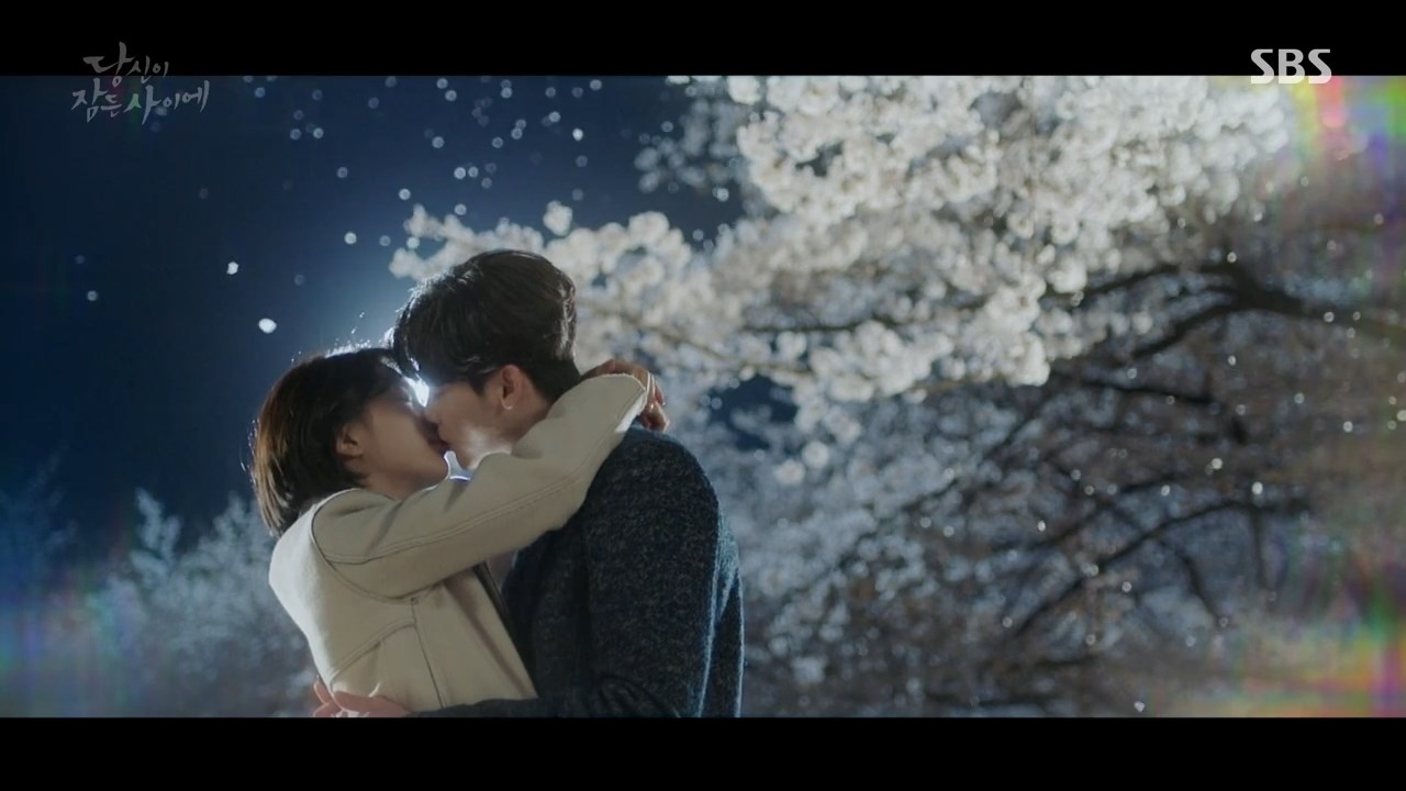 While You Were Sleeping vươn lên dẫn đầu rating sau 2 tuần lên sóng